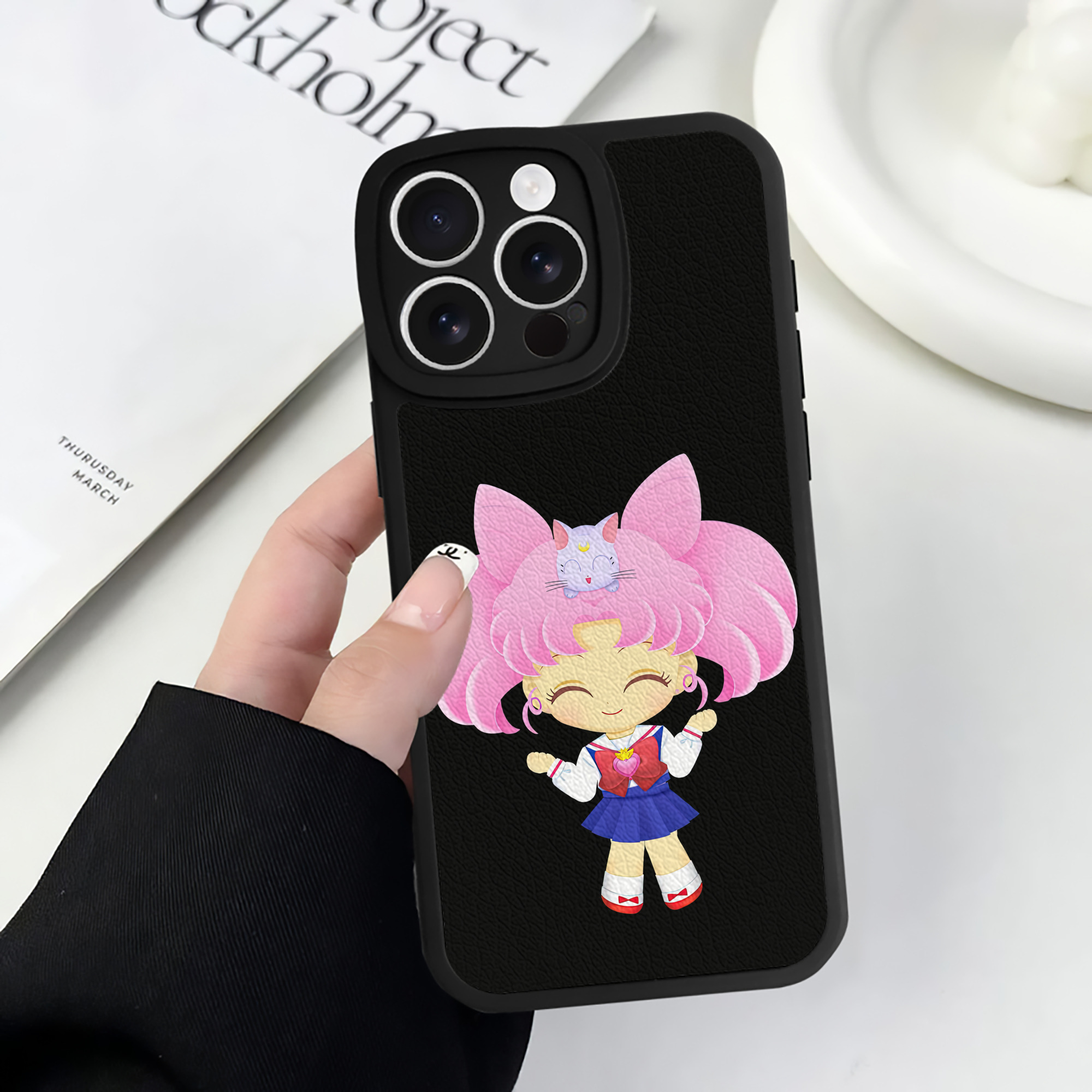 （画像用） 美少女戦士セーラームーン ちびうさ Sailor Moon Chibiusa Tsukino Usagi Small Lady Serenity 【iPhone 16シリーズ対応】シリコンスマホケース（レザー調） 材質：シリコン